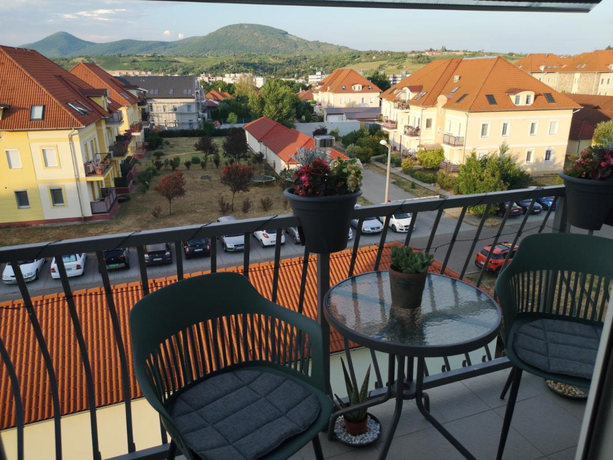 Orsika Hilltop Apartman Eger Exterior foto